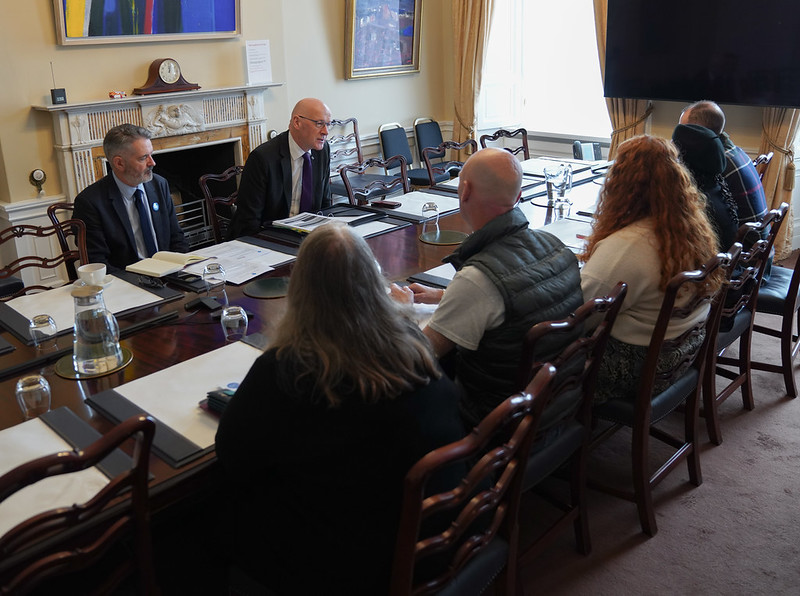 FM meets people with lived experience of life on low incomes in the Cabinet Room for Challenge Poverty Week 2024 (c) Scottish Government