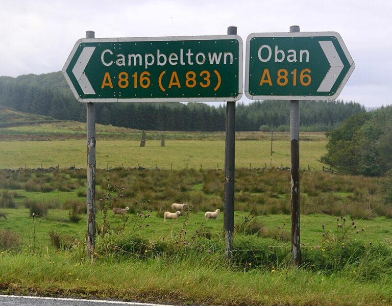 A photo showing road signs pointing to Campbeltown and Oban in Argyll. Gerd Eichmann, CC BY-SA 4.0 , via Wikimedia Commons